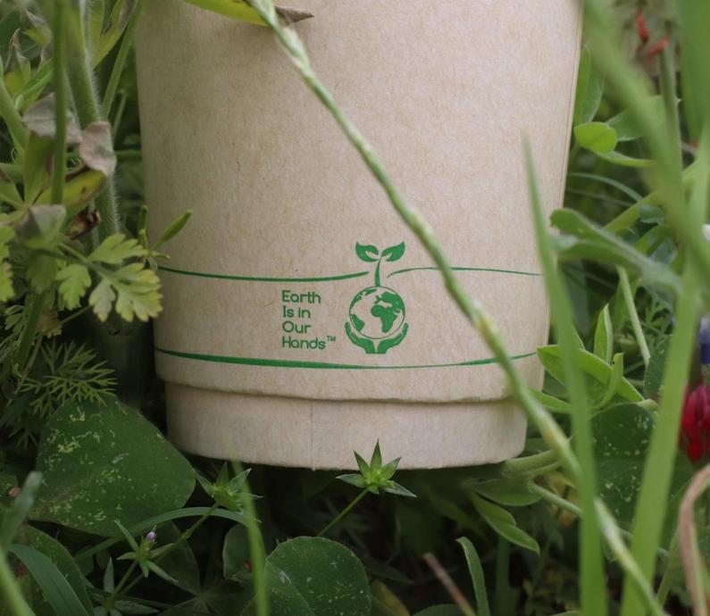 3 Compostable Coffee Cups with Integrated Sleeves